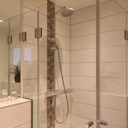 Homestay Gaestehaus _ Strandhalle